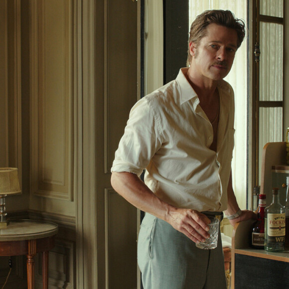 Brad Pitt carburait au whisky sur le tournage de "Vue sur mer", et ce n'était pas que pour les besoins du film sorti en décembre 2015.