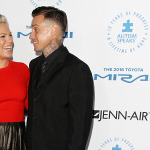 Pink et son mari Carey Hart au Gala "Autism Speaks To LA Celebrity Chef" à Santa Monica, le 8 octobre 2015.