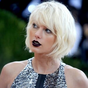 Taylor Swift - Soirée Costume Institute Benefit Gala 2016 (Met Ball) sur le thème de "Manus x Machina" au Metropolitan Museum of Art à New York, le 2 mai 2016.