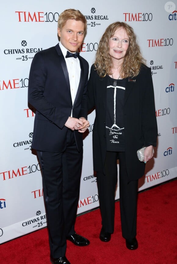 Mia Farrow et son fils Ronan Farrow à la soirée "Time 100" à New York, le 21 avril 2015.