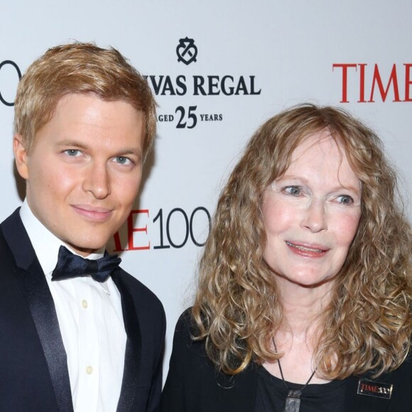 Mia Farrow et son fils Ronan Farrow à la soirée "Time 100" à New York, le 21 avril 2015.