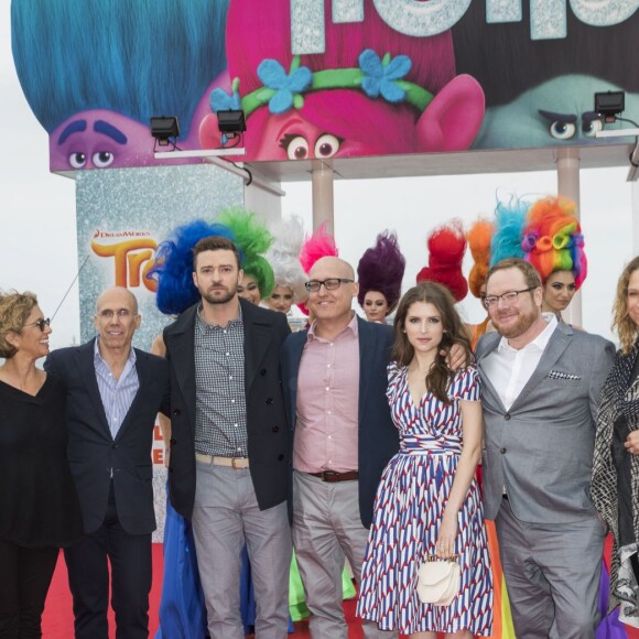 Guest, Jeffrey Katzenberg, Justin Timberlake, Mike Mitchell, Anna Kendrick, Walt Dohrn et guest au photocall du film "Trolls" sur le ponton du Carlton lors du 69ème Festival International du Film de Cannes le 11 mai 2016. © Olivier Borde / Cyril Moreau / Bestimage  Call for "Trolls" at the 69th Cannes International Film Festival. On may 11th 201611/05/2016 - 