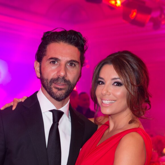 Exclusif - Eva Longoria (robe Monsoori, bijoux Messika) et son compagnon Jose Antonio Baston - Dîner du Global Gift Gala au profit de L'Unicef France Frimousses de Créateurs, de The Global Gift Foundation et The Eva Longoria Foundation, organisé au Four Seasons Hôtel George V à Paris, le 25 mai 2015.  Exclusive - For Germany call for price - NO INTERNET USE WITHOUT PRIOR AGREEMENT - Global Gift gala dinner, the Eva Longoria (robe Monsoori, bijoux Messika)'s foundation organized at the Four Seasons George V hotel in Paris, on May 25, 2015.25/05/2015 - Paris
