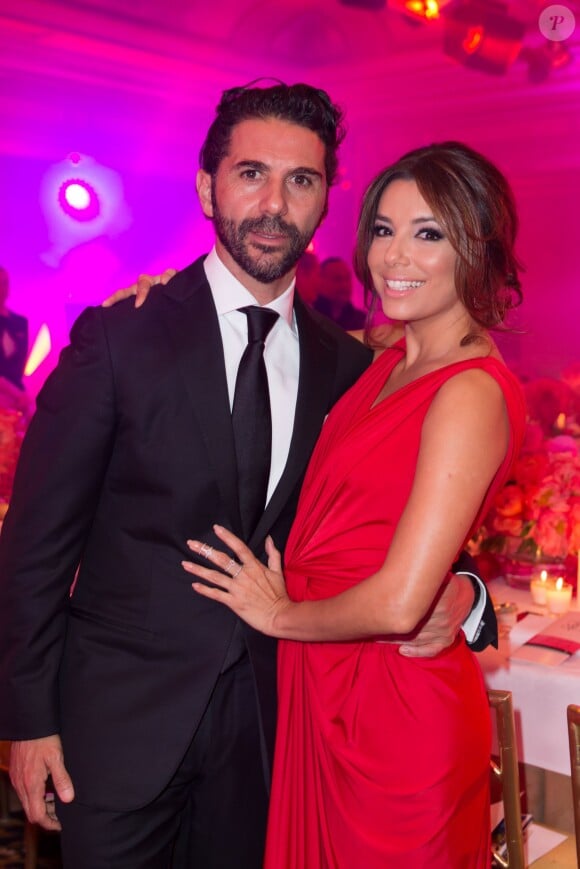 Exclusif - Eva Longoria (robe Monsoori, bijoux Messika) et son compagnon Jose Antonio Baston - Dîner du Global Gift Gala au profit de L'Unicef France Frimousses de Créateurs, de The Global Gift Foundation et The Eva Longoria Foundation, organisé au Four Seasons Hôtel George V à Paris, le 25 mai 2015.  Exclusive - For Germany call for price - NO INTERNET USE WITHOUT PRIOR AGREEMENT - Global Gift gala dinner, the Eva Longoria (robe Monsoori, bijoux Messika)'s foundation organized at the Four Seasons George V hotel in Paris, on May 25, 2015.25/05/2015 - Paris