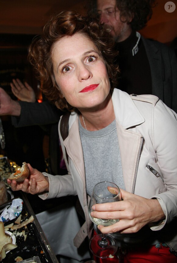 Maureen Dor - Exclusif - Soiree de lancement du "Cercle officiel des filles à fromages et plus si affinités" au restaurant Les Portes a Paris, le 14 octobre 2013.