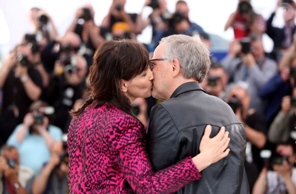 Juliette Binoche et Fabrice Luchini - Photocall du film "Ma Loute" lors du 69e Festival International du Film de Cannes. Le 13 mai 2016. © Borde-Moreau/Bestimage