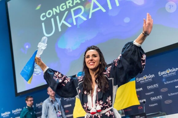 L'Ukrainienne Jamala (Susana Jamaladinova) remporte la finale de L'eurovision 2016 à Stockholm le 14 mai 2016.
