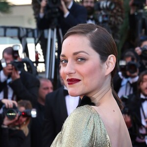 Marion Cotillard habillée par Dior - Montée des marches du film "Mal de pierres" lors du 69e Festival International du Film de Cannes. Le 15 mai 2016. © Borde-Jacovides-Moreau/Bestimage