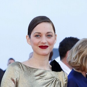 Marion Cotillard habillée par Dior - Montée des marches du film "Mal de pierres" lors du 69e Festival International du Film de Cannes. Le 15 mai 2016. © Borde-Jacovides-Moreau/Bestimage