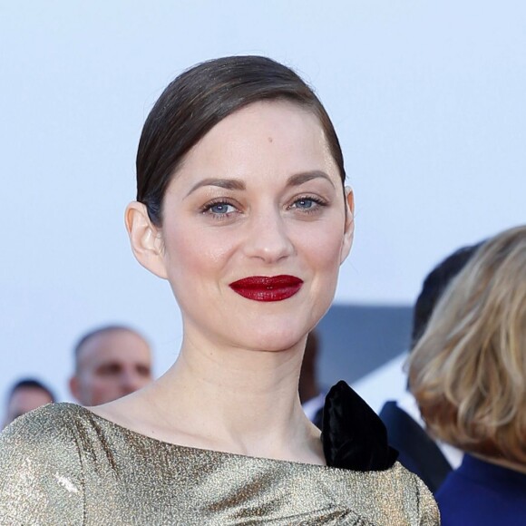 Marion Cotillard habillée par Dior - Montée des marches du film "Mal de pierres" lors du 69e Festival International du Film de Cannes. Le 15 mai 2016. © Borde-Jacovides-Moreau/Bestimage