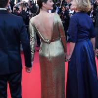 Cannes 2016: Marion Cotillard dos nu et recouverte d'or pour affronter son "Mal"