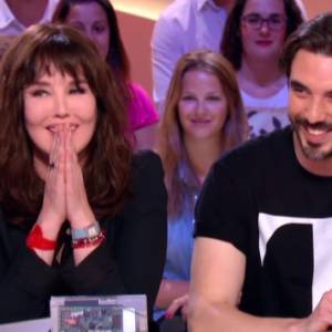 Isabelle Adjani et son fils Barnabé Nuytten qui fait partie du groupe The Aikiu, lors du Grand Journal de Canal+ diffusé le 20 juin 2013