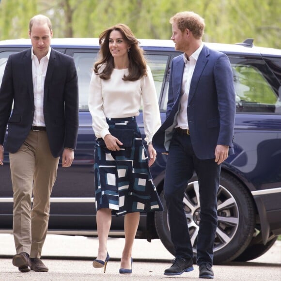 Kate Middleton, le prince William et le prince Harry faisaient équipe pour le lancement de leur campagne Heads Together de sensibilisation sur la santé mentale le 16 mai 2016 au parc olympique Elizabeth à Londres.