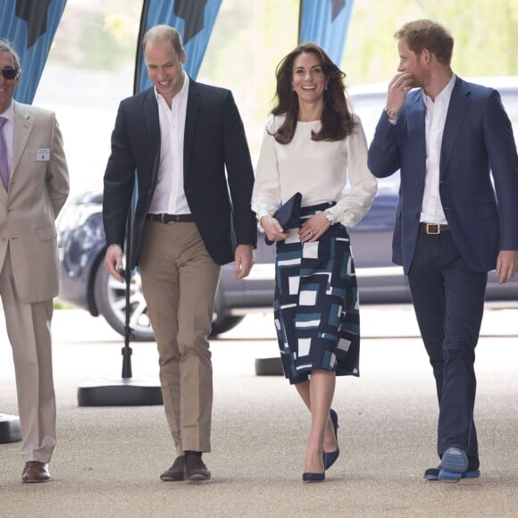 Kate Middleton, le prince William et le prince Harry faisaient équipe pour le lancement de leur campagne Heads Together de sensibilisation sur la santé mentale le 16 mai 2016 au parc olympique Elizabeth à Londres.