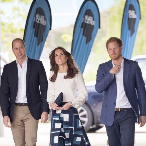 Kate Middleton, le prince William et le prince Harry faisaient équipe pour le lancement de leur campagne Heads Together de sensibilisation sur la santé mentale le 16 mai 2016 au parc olympique Elizabeth à Londres.