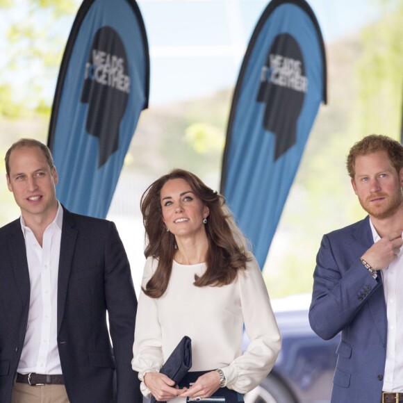 Kate Middleton, le prince William et le prince Harry faisaient équipe pour le lancement de leur campagne Heads Together de sensibilisation sur la santé mentale le 16 mai 2016 au parc olympique Elizabeth à Londres.