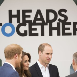 Kate Middleton, le prince William et le prince Harry faisaient équipe pour le lancement de leur campagne Heads Together de sensibilisation sur la santé mentale le 16 mai 2016 au parc olympique Elizabeth à Londres.