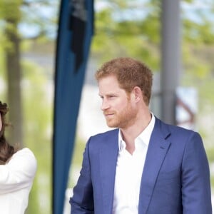 Kate Middleton, le prince William et le prince Harry faisaient équipe pour le lancement de leur campagne Heads Together de sensibilisation sur la santé mentale le 16 mai 2016 au parc olympique Elizabeth à Londres.