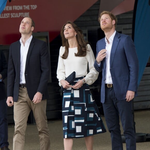 Kate Middleton, le prince William et le prince Harry faisaient équipe pour le lancement de leur campagne Heads Together de sensibilisation sur la santé mentale le 16 mai 2016 au parc olympique Elizabeth à Londres.