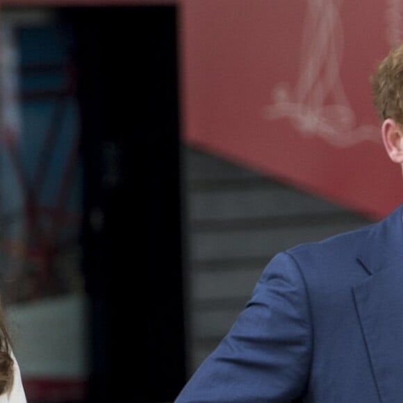 Kate Middleton, le prince William et le prince Harry faisaient équipe pour le lancement de leur campagne Heads Together de sensibilisation sur la santé mentale le 16 mai 2016 au parc olympique Elizabeth à Londres.