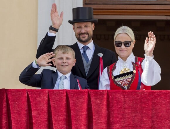 La famille royale de Norvège au balcon du palais royal à Oslo pour la Fête nationale le 17 mai 2016