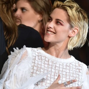 Kristen Stewart (bagues et boucles d'oreilles Messika et robe Chanel) - Montée des marches du film "Personal Shopper" lors du 69e Festival International du Film de Cannes. Le 17 mai 2016. © Cyril Moreau/Bestimage