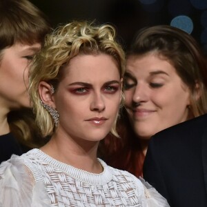 Kristen Stewart (bagues et boucles d'oreilles Messika et robe Chanel) - Montée des marches du film "Personal Shopper" lors du 69e Festival International du Film de Cannes. Le 17 mai 2016. © Cyril Moreau/Bestimage