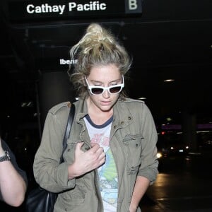 Kesha arrive à l'aéroport de LAX à Los Angeles, le 17 octobre 2015