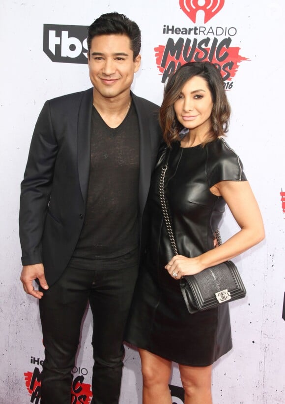Mario Lopez et sa femme Courtney Mazza à la soirée des iHeartRadio Music Awards à Inglewood, le 3 avril 2016.