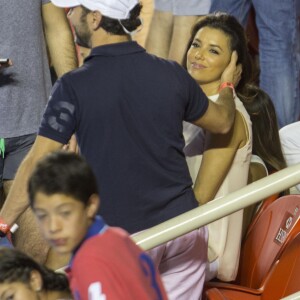 Eva Longoria et son compagnon Jose Antonio Baston très amoureux dans les tribunes d'un match de tennis pendant l'Open du Mexique à Acapulco, le 28 février 2015