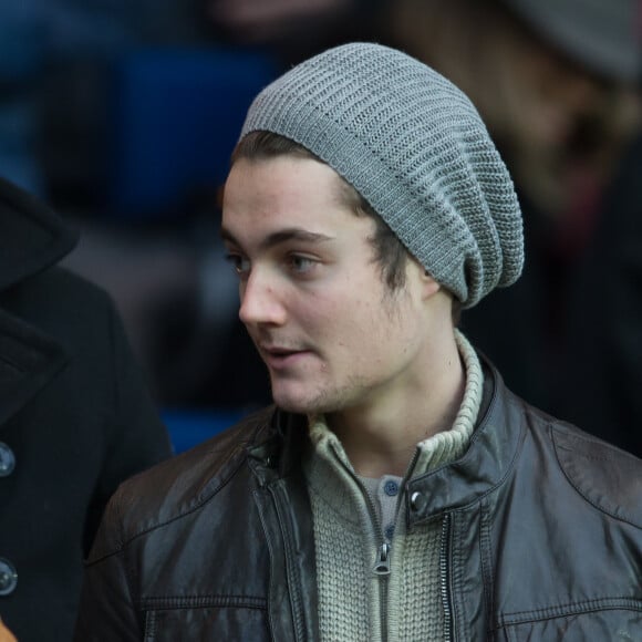 Louis Sarkozy - People dans les tribunes lors du match PSG - Angers au Parc des Princes à Paris le 23 Janvier 2016