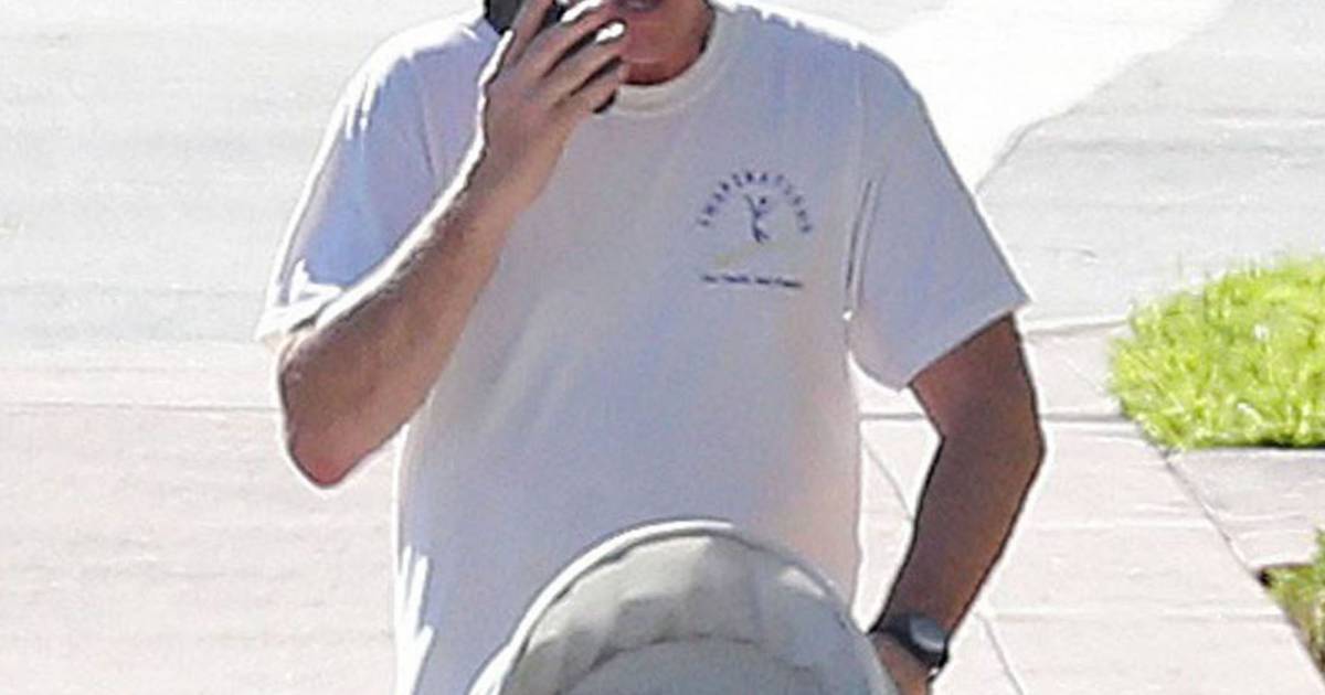 Exclusif Michael Lohan, le pere de Lindsay, se promene avec son fils Landon pendant que sa