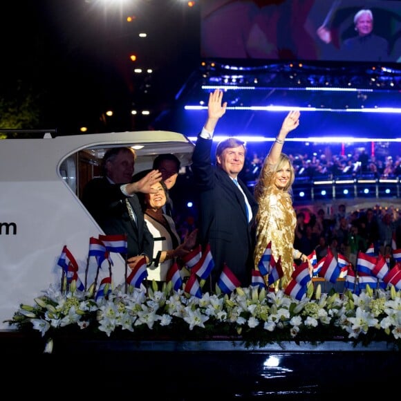 La reine Maxima et le roi Willem-Alexander des Pays-Bas assistent au concert de la Libération à Amsterdam le 5 mai 2016.