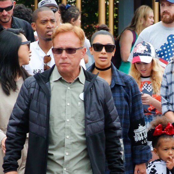 Kim Kardashian et sa fille North West à Disneyland. Anaheim, le 19 mai 2016.
