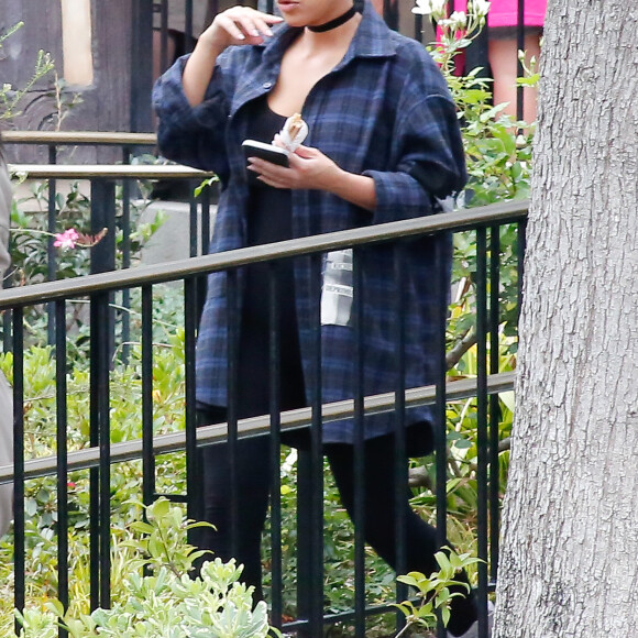 Kim Kardashian et sa fille North West à Disneyland. Anaheim, le 19 mai 2016.