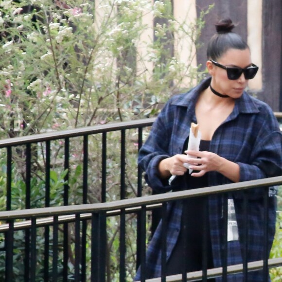 Kim Kardashian et sa fille North West à Disneyland. Anaheim, le 19 mai 2016.