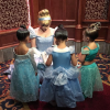 Réunion de princesses ! North West, Ryan Romulus (fille de Tracy Nguyen Romulus) et Penelope Disick à Disneyland. Anaheim, le 19 mai 2016.