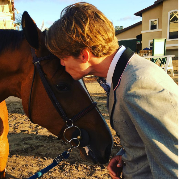 Kaley Cuoco a publié une photo d'elle et son nouveau chéri, le cavalier Karl Cook, sur sa page Instagram au mois de mai 2016