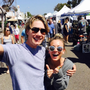 Kaley Cuoco a publié une photo d'elle et son nouveau chéri, le cavalier Karl Cook, sur sa page Instagram au mois de mai 2016