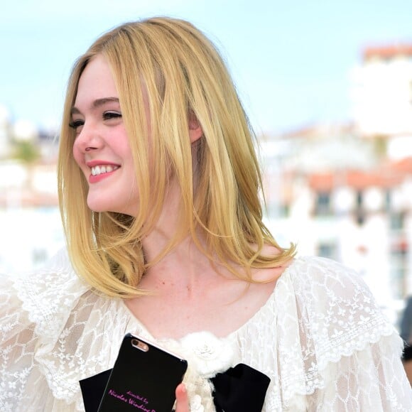 Elle Fanning (robe Chanel) - Photocall du film "The Neon Demon" lors du 69e Festival International du Film de Cannes. Le 20 mai 2016 © Giancarlo Gorassini / Bestimage