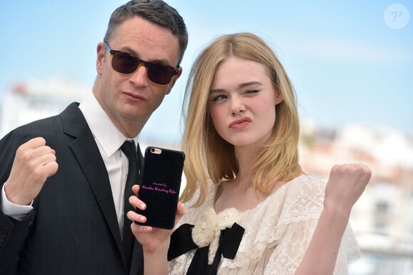 Nicolas Winding Refn et Elle Fanning - Photocall du film "The Neon Demon" lors du 69e Festival International du Film de Cannes. Le 20 mai 2016 © Giancarlo Gorassini / Bestimage