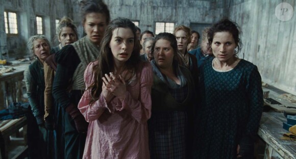 Anne Hathaway dans l'adaptation cinématographique de la comédie musicale "Les Misérables" signée Tom Hooper en 2012.
