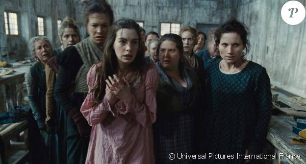 Anne Hathaway dans l'adaptation cinématographique de la comédie musicale "Les Misérables" signée Tom Hooper en 2012.