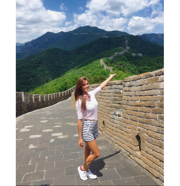 Iris Mittenaere sur la muraille de Chine, le 24 mai 2016.