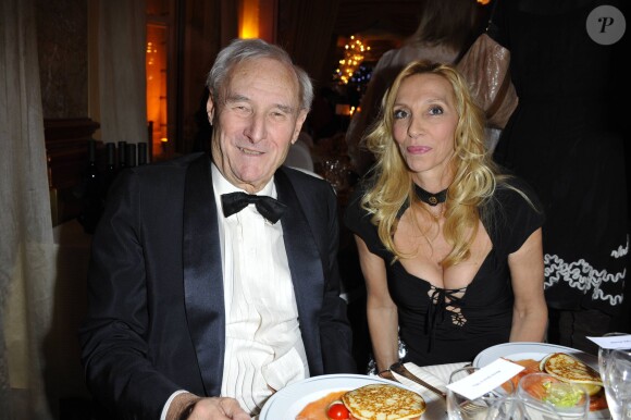 Gérard de Villiers et sa compagne Sylvie Elias à Paris, le 11 décembre 2011.