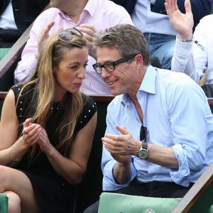 Hugh Grant et Anna Elisabet Eberstein dans les tribunes de Roland-Garros le 25 mai 2016 © Dominique Jacovides / Bestimage.