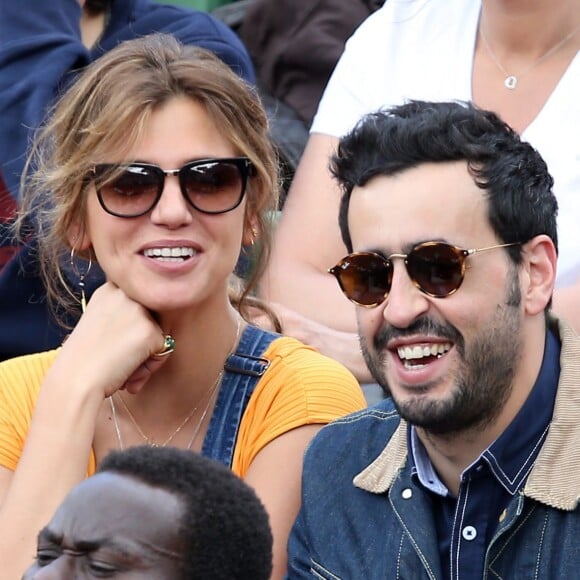 Priscilla de Laforcade et Jonathan Cohen - People dans les tribunes des Internationaux de France de tennis de Roland Garros à Paris. Le 25 mai 2016. © Dominique Jacovides / Bestimage