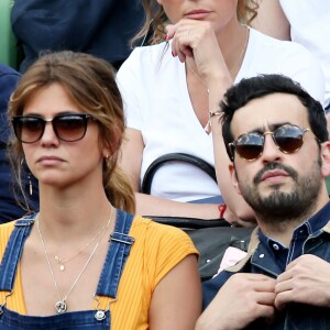 Priscilla de Laforcade et Jonathan Cohen - People dans les tribunes des Internationaux de France de tennis de Roland Garros à Paris. Le 25 mai 2016. © Dominique Jacovides / Bestimage