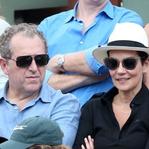 Cristina Cordula et son compagnon Frédéric Cassin - People dans les tribunes des Internationaux de France de tennis de Roland Garros à Paris. Le 25 mai 2016. © Dominique Jacovides / Bestimage