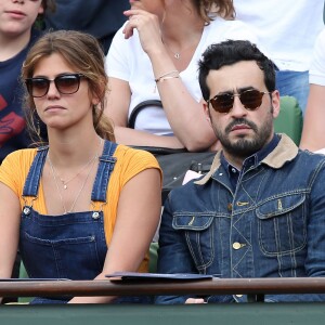 Priscilla de Laforcade et Jonathan Cohen - People dans les tribunes des Internationaux de France de tennis de Roland Garros à Paris. Le 25 mai 2016. © Dominique Jacovides / Bestimage